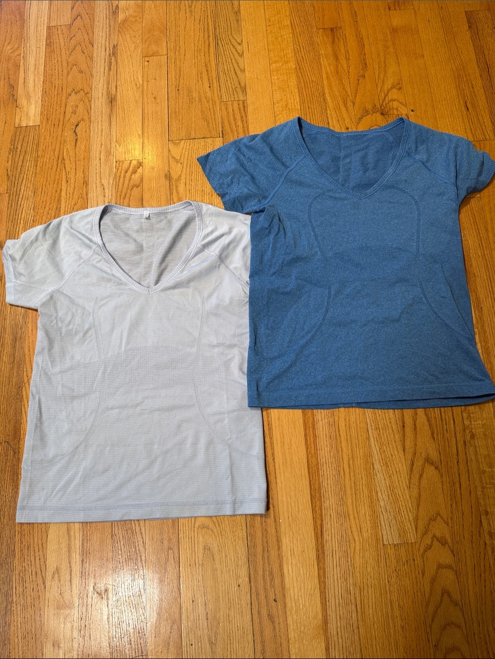 lululemon athletica women's short sleeve tops in light gray and heathered blue